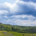 Hotel шепіт лісу