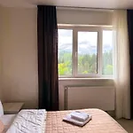 Hotel шепіт лісу *