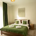 шепіт лісу Hotel