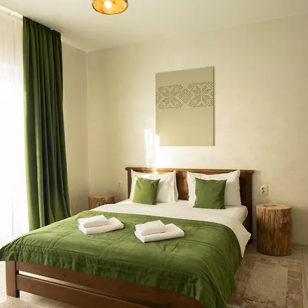 шепіт лісу Hotel